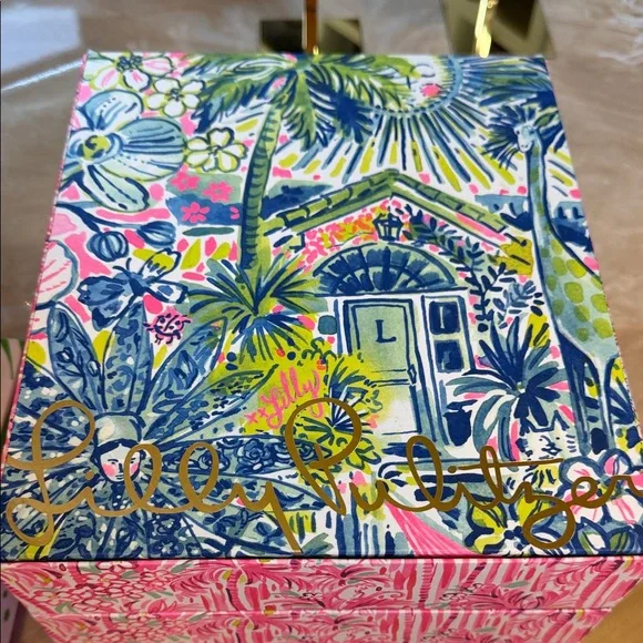 Lilly Pulitzer Set Of 5 Floral Gift Boxes in Pink, Green, Yellow And Blue - Picture 4 of 6
